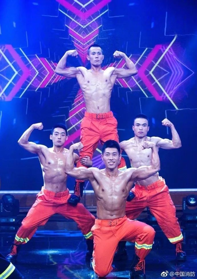 浴火重生的逆行者，肌肉越大責(zé)任越大，這才是真漢子——中國(guó)消防員(圖9)