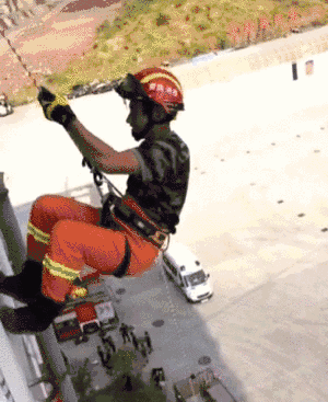 浴火重生的逆行者，肌肉越大責(zé)任越大，這才是真漢子——中國(guó)消防員(圖14)