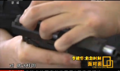 黑豹突擊隊救人畫面曝光:手指插入拋彈口阻嫌犯開槍(圖3) 黑豹突擊隊救人畫面曝光:手指插入拋彈口阻嫌犯開槍(圖3)