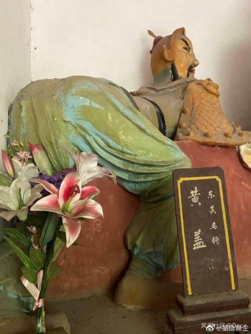 5A級景區(qū)驚現(xiàn)魔性黃蓋雕像？景區(qū)工作人員：已經(jīng)不在了(圖2)